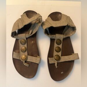 Super cute comfortable size 9 sandals